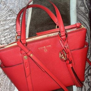 Brand New I don’t want it because the color not a fan of red !